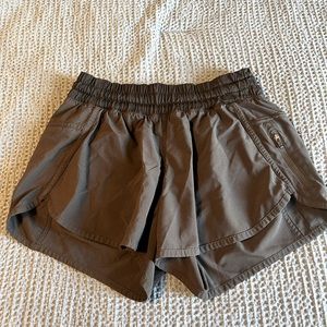 Lululemon Tracker Short Size 6 Black